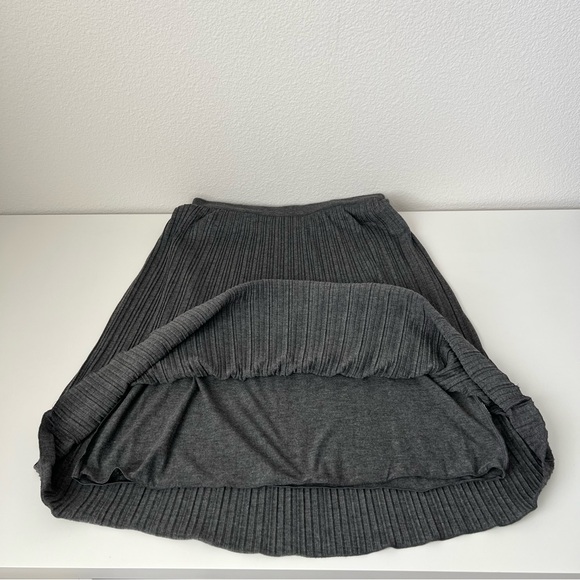 Banana Republic Pleated Knit Midi Skirt XS Gray Elastic Waist Lined Minimalist - Picture 4 of 7